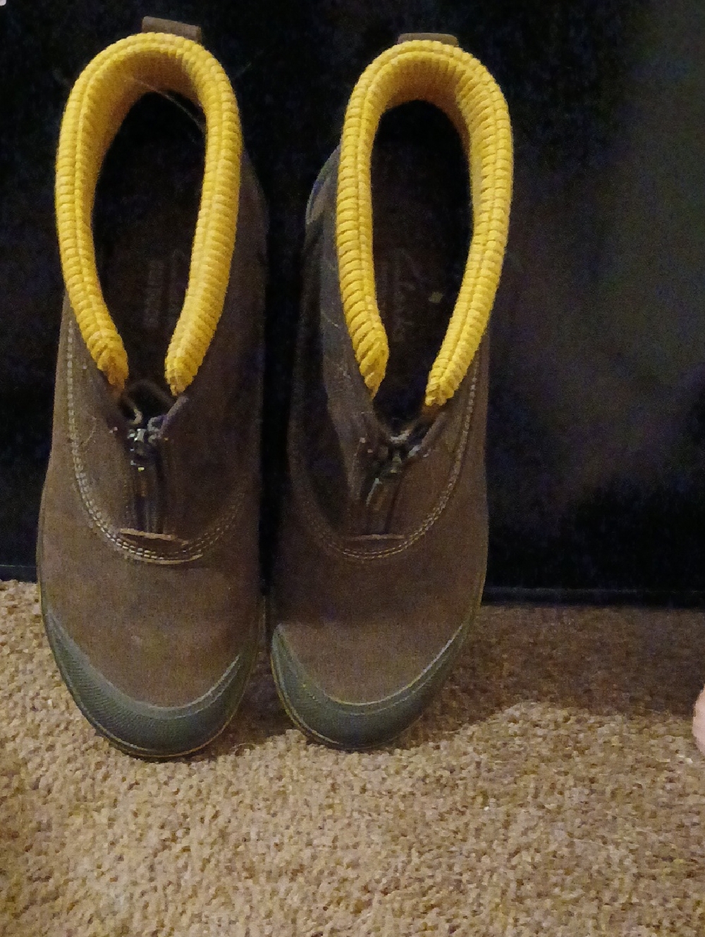CLARKS 3M Thinsulate Brown Womens  Ankle Boots with Yellow Collar. Waterproof